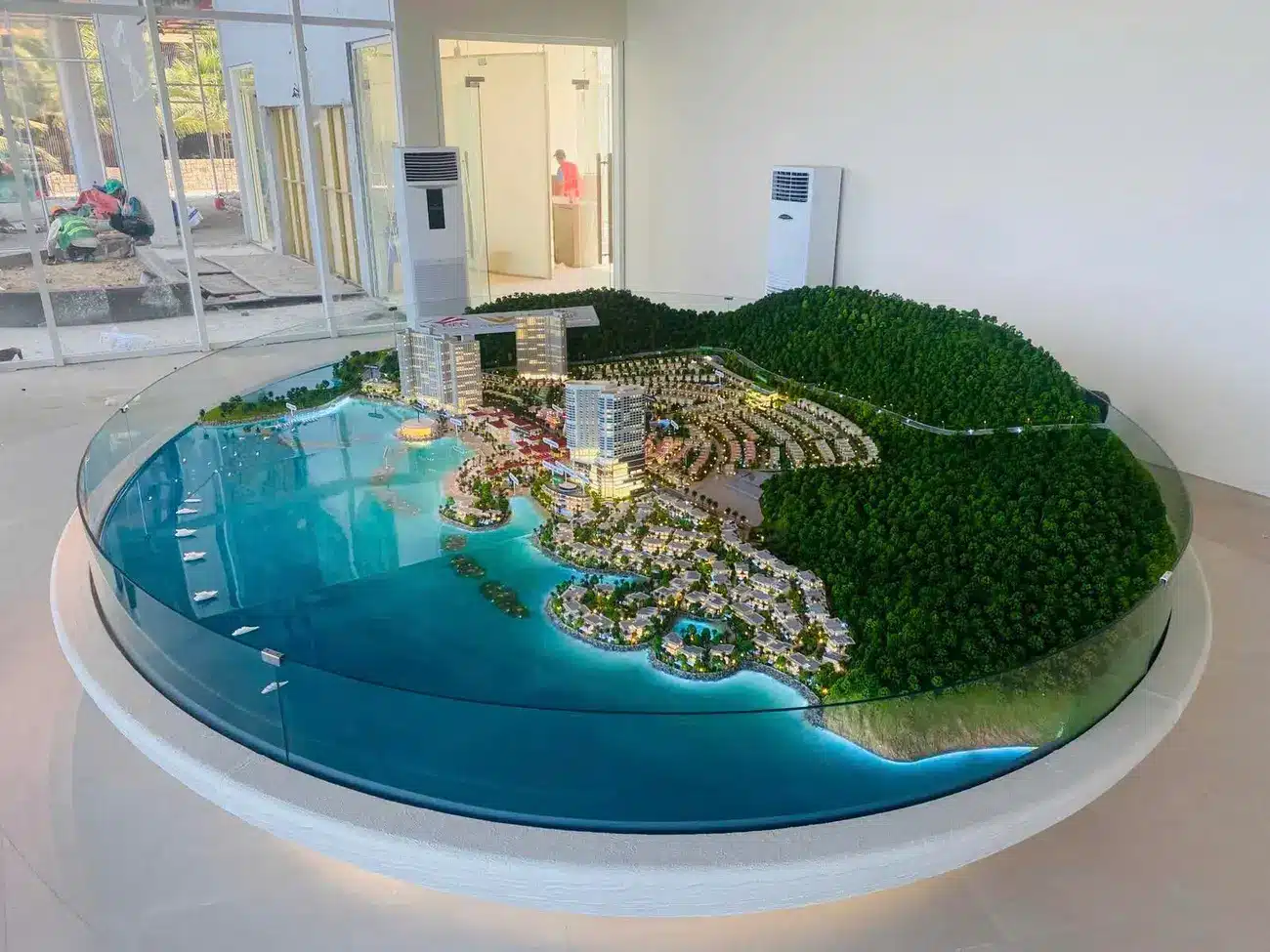 Sa bàn La Tiên Villa tại VPBH Nha Trang, mang đến trải nghiệm tiên cảnh sống động và chân thực cho khách tham quan.