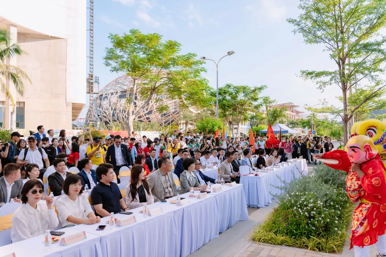 Sự kiện khai trương nhà mẫu La Tiên Masterise Homes tại Bắc Nha Trang thu hút đông đảo khách tham dự.